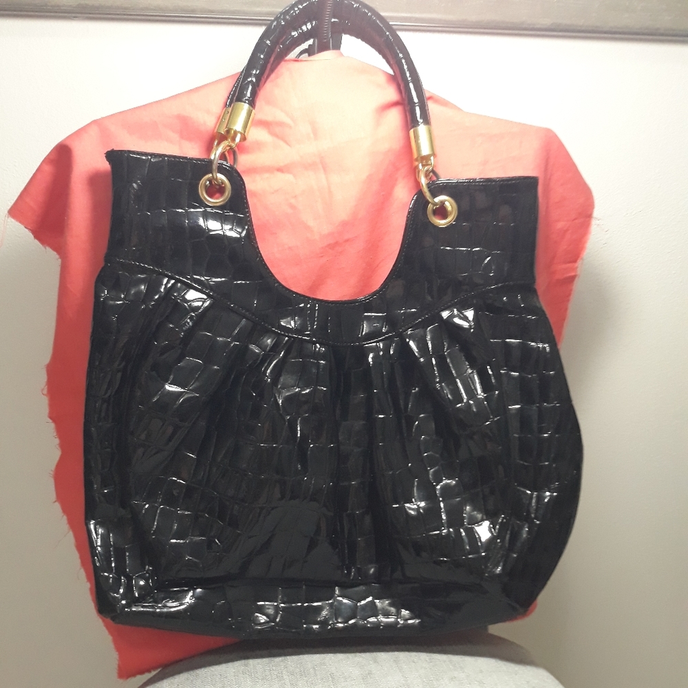 U E HANDBAG